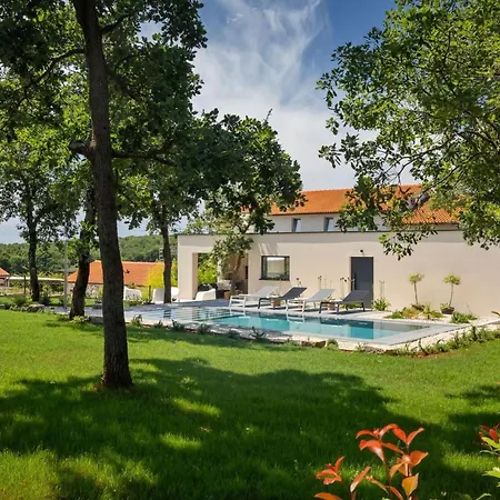 Villa Modern Casetta Molindrio With Pool In Poreč