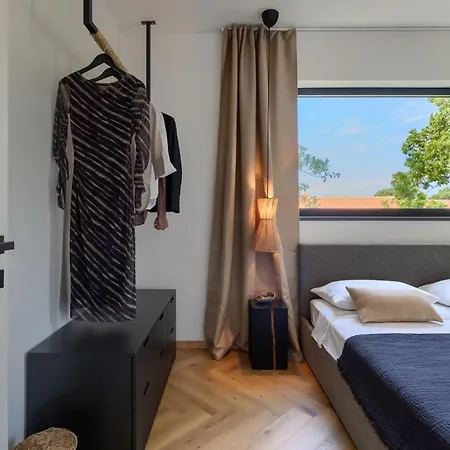 Modern Casetta Molindrio With Pool In