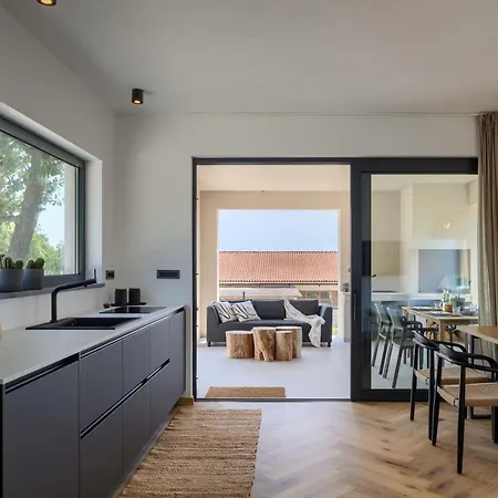 Modern Casetta Molindrio With Pool In Βίλα