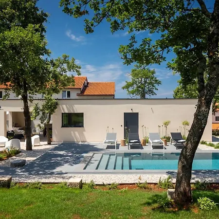 Modern Casetta Molindrio With Pool In *