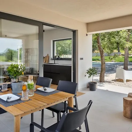 Modern Casetta Molindrio With Pool In Villa Poreč