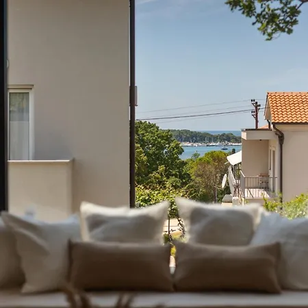 Modern Casetta Molindrio With Pool In Willa Poreč