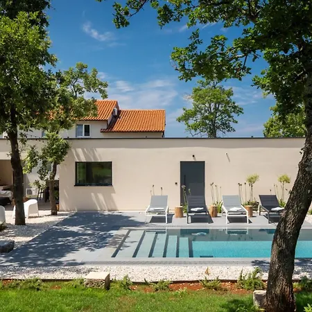 Modern Casetta Molindrio With Pool In Porec
