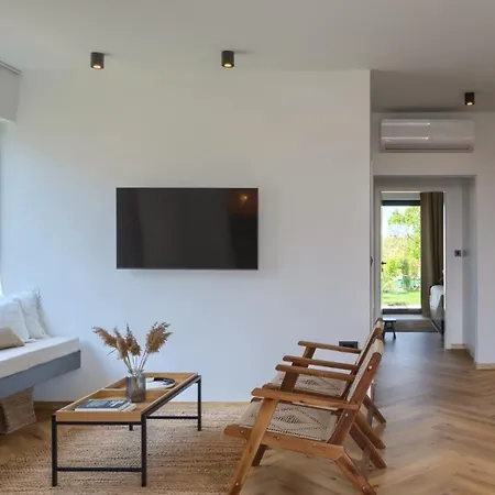Modern Casetta Molindrio With Pool In Vila