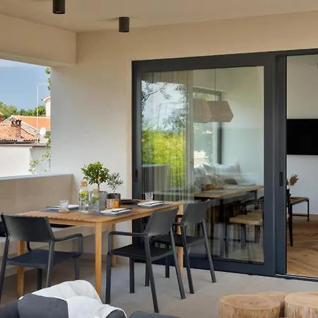 Modern Casetta Molindrio With Pool In פורץ