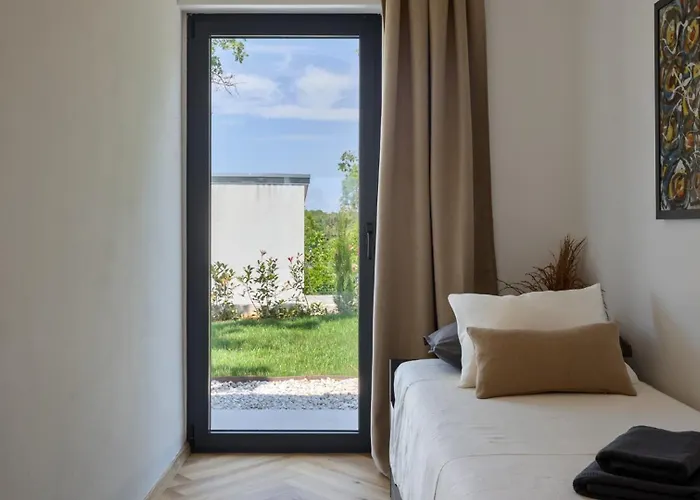 Vila Modern Casetta Molindrio With Pool In *