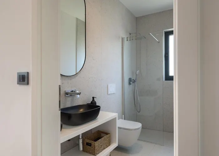 Modern Casetta Molindrio With Pool In