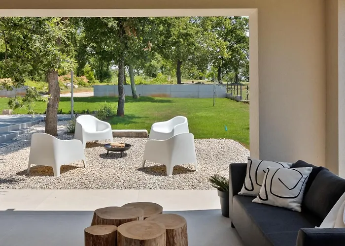 Modern Casetta Molindrio With Pool In