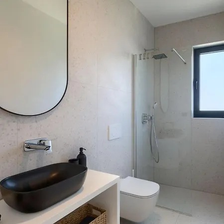 Modern Casetta Molindrio With Pool In Villa Porec