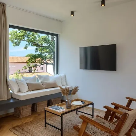 Villa Modern Casetta Molindrio With Pool In *