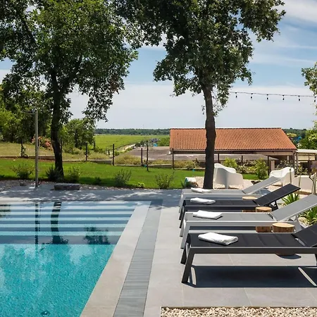 Modern Casetta Molindrio With Pool In Villa *