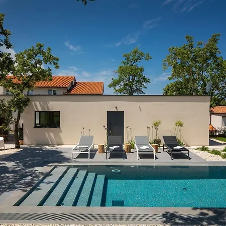Modern Casetta Molindrio With Pool In Porec