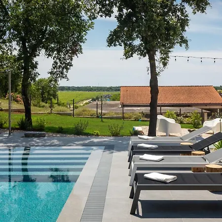 Modern Casetta Molindrio With Pool In Villa Poreč
