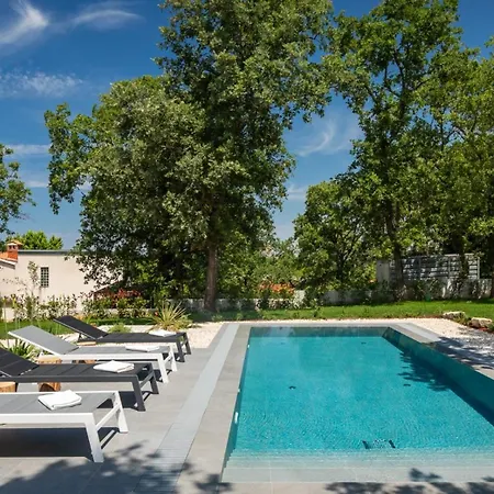 Modern Casetta Molindrio With Pool In Villa