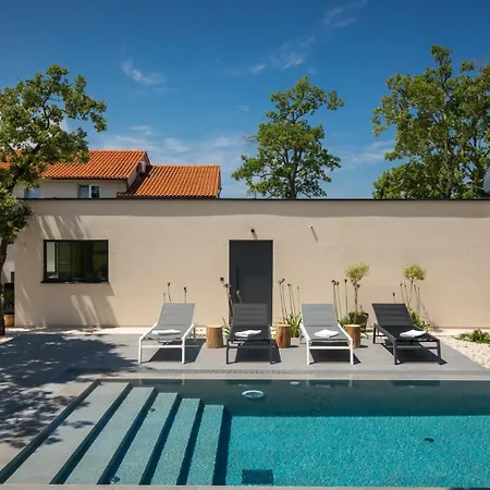 Modern Casetta Molindrio With Pool In Villa